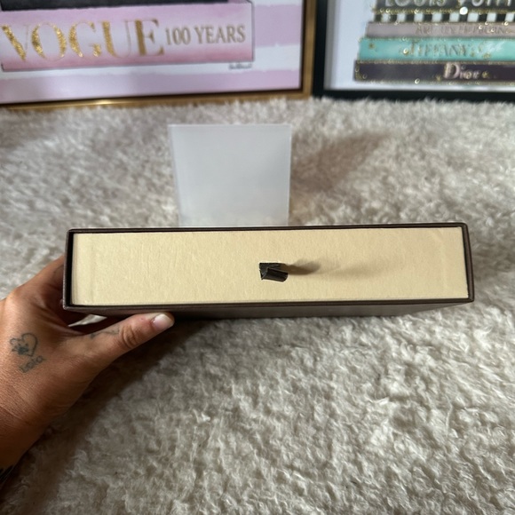 ULTRA RARE LOUIS VUITTON Monogram Fleur 3 Pack Playing Cards UNOPENED - Picture 9 of 10